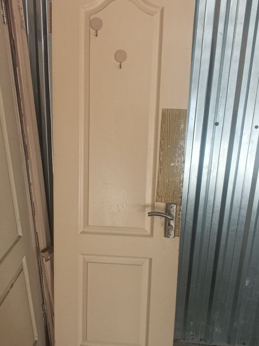 Межкомнатная дверь б/у с коробкой