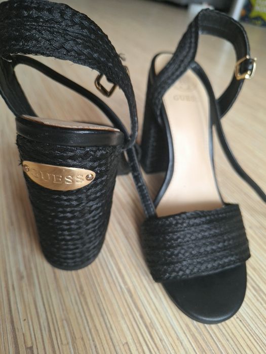 Guess сандали на платформа и ток