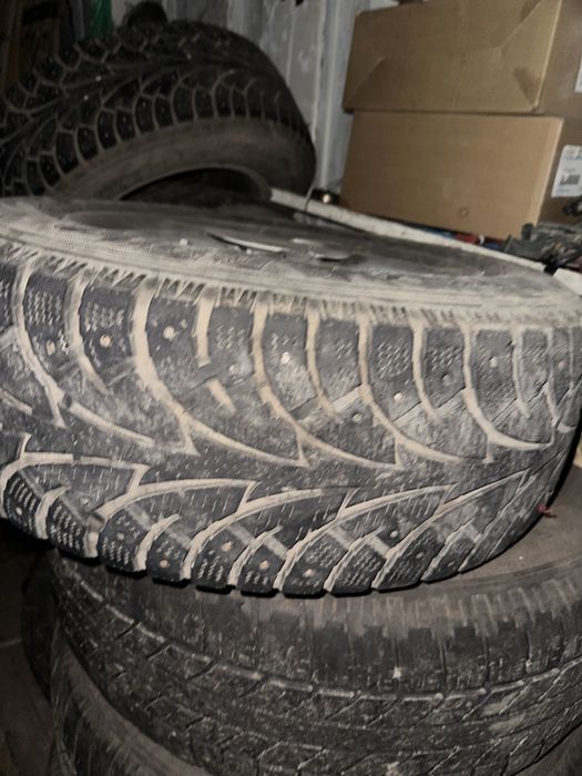 Продам шины с шипами