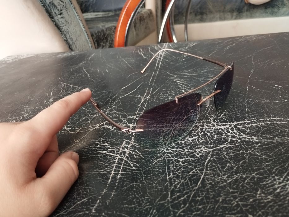 Продавам очила на Шанел с калъф