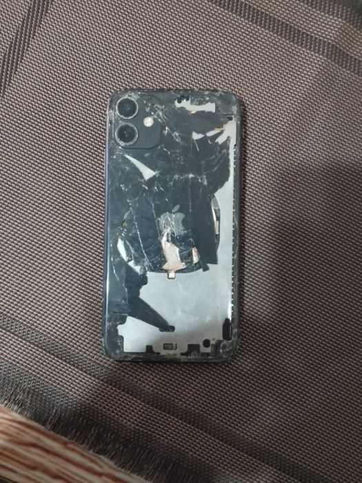 Vând iPhone 11 black