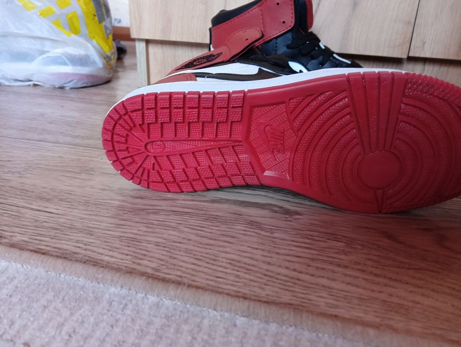 Продам кроссовки