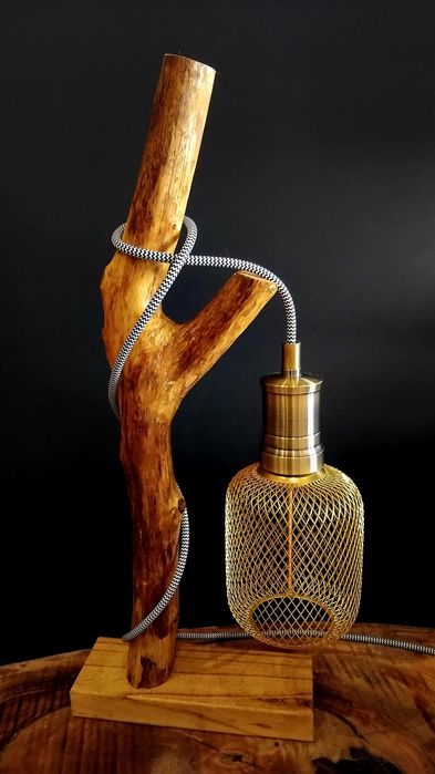 Дизайнерска лампа от естествено дърво