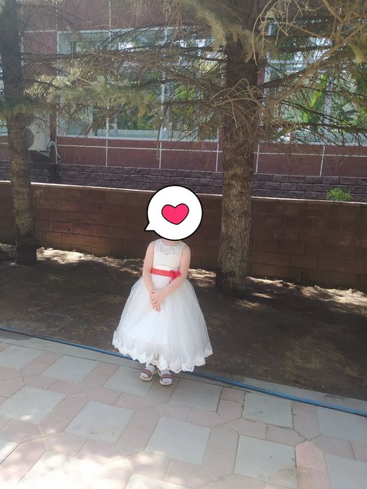 Продам платье на возраст 5-6лет