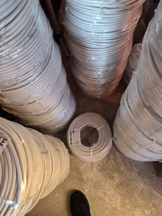 Cablu litat de 3 dimensiuni 3×2,5 300 lei 2×2,5 250 lei sau 3×1,5 220 lei