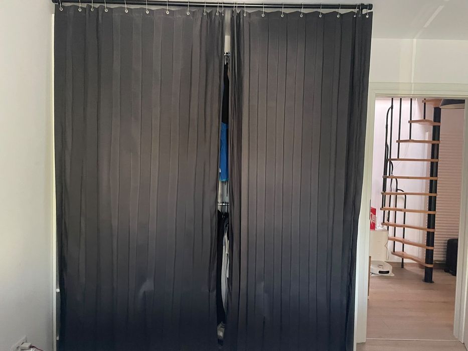 Dulap Ikea fără uși cu perdele