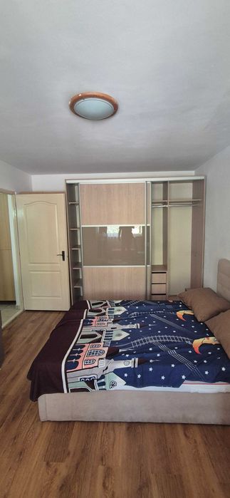 Garsonieră decomandată, mobilată, etaj 1 – Str. Henri Coandă