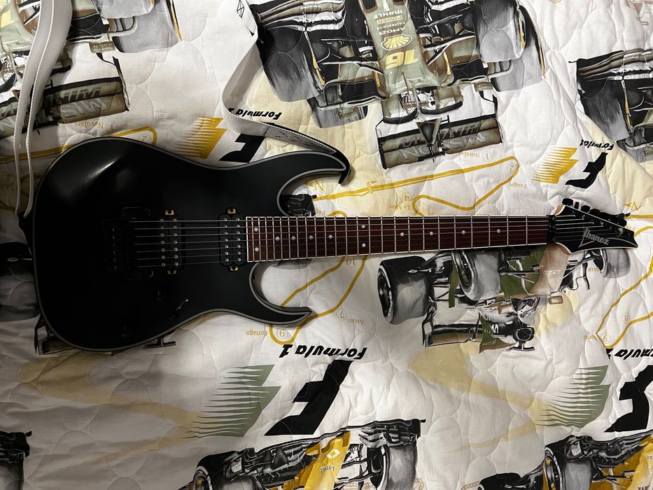 7 струнна китара Ibanez
