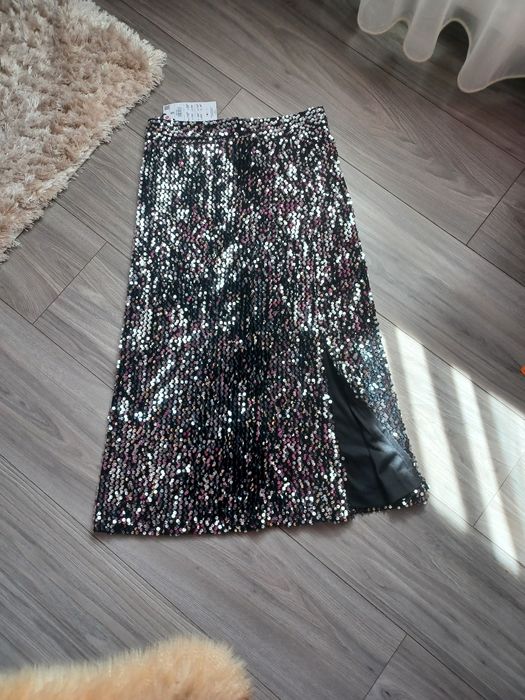Fusta din paiete
