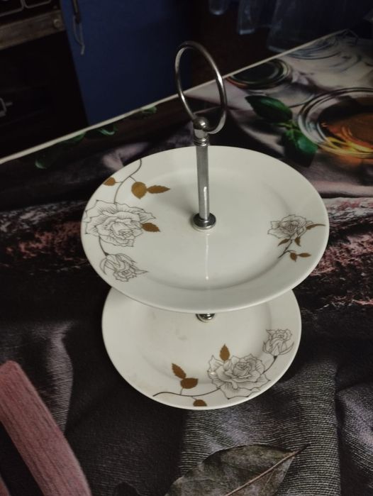 Продам этажерку 2-х ярусную