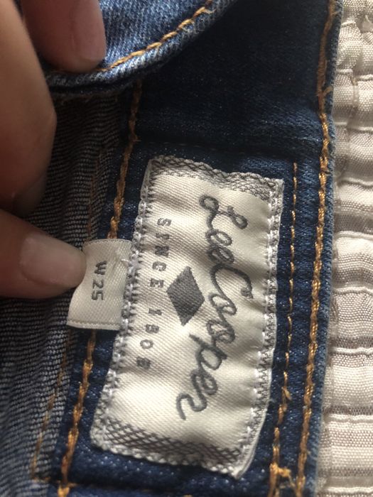 Pantaloni de blug