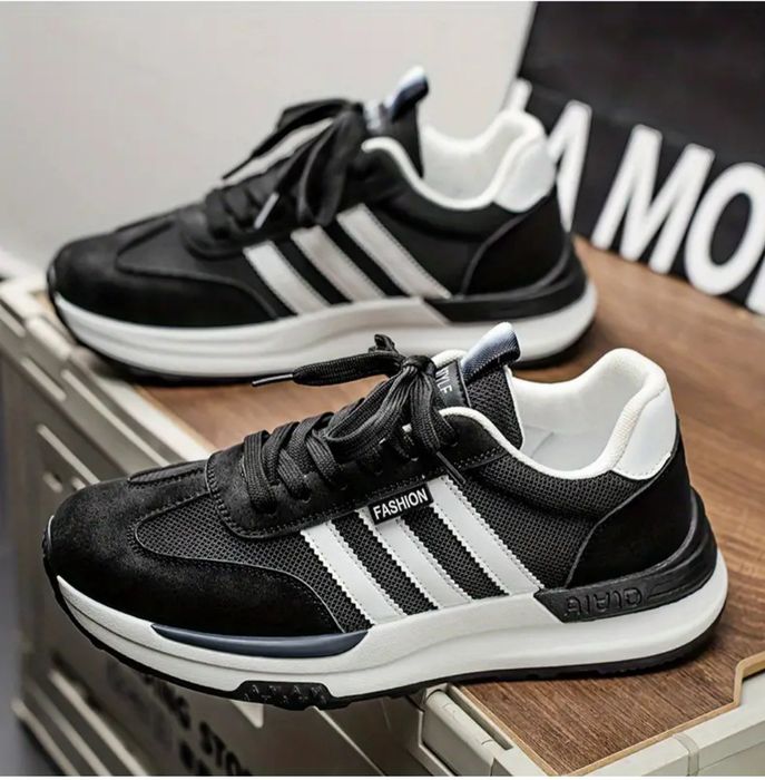 Повседневные новые кроссовки