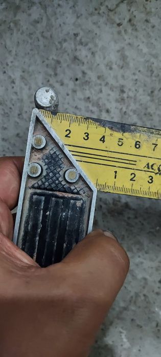 Продам 40шт. Болтов и шурупов