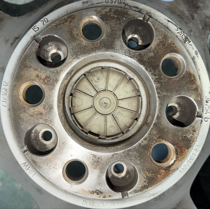 Jante aliaj R16 BMW E60 E90 anvelope 225/55/16 iarna Hankook