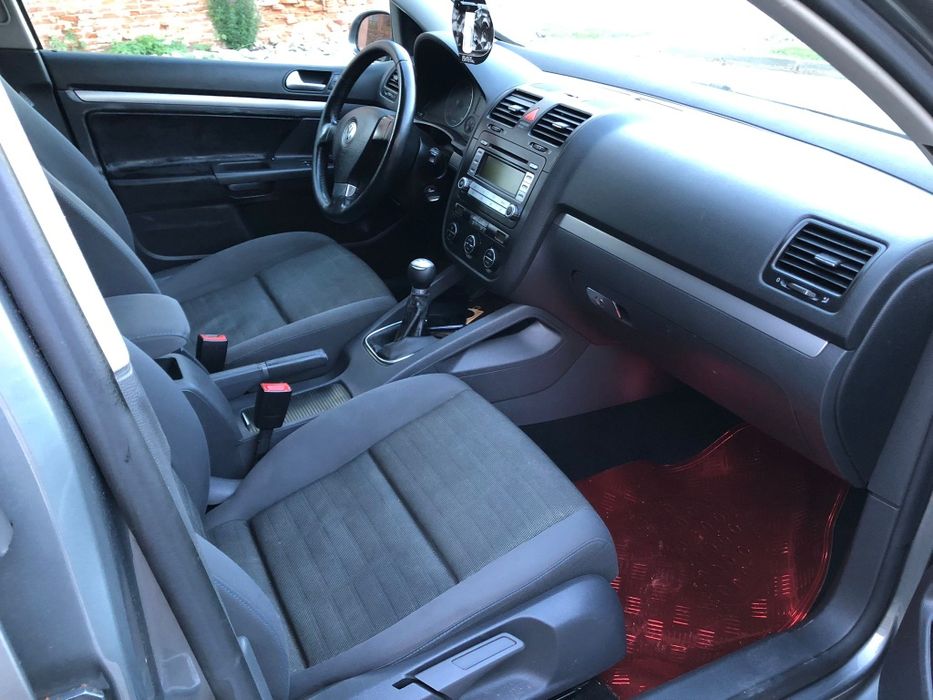 Volkswagen golf 5. 1.6  2007. 6+1  viteze