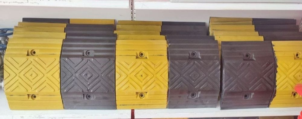 Шлагбаумы и лежачий полицейские