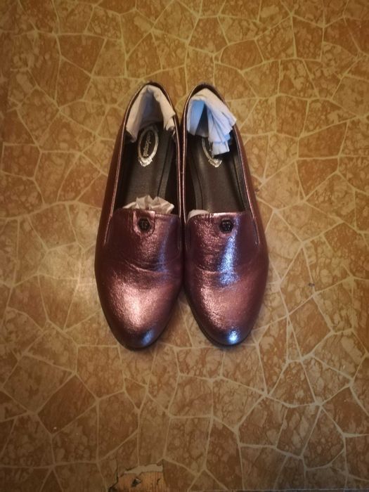 продам женские ботинки