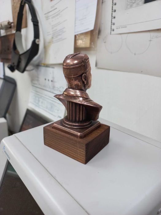 Статуетка-сувенир "бюст на Бенито Мусолини".Медна галванопластика.