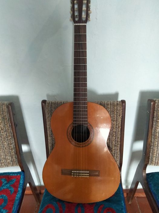 Продам классическую гитару