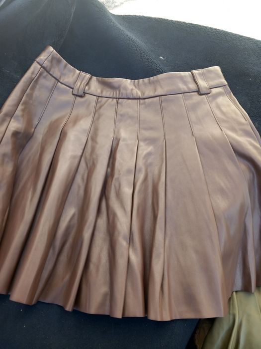 Vând fusta de piele ecologica de culoare brun