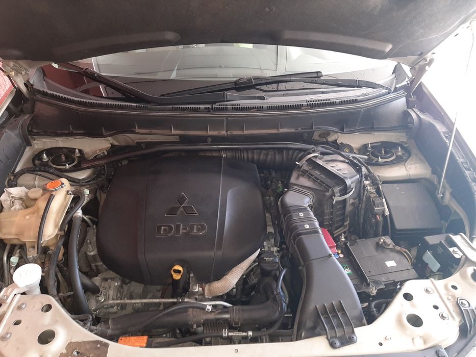 Продавам Mitsubishi Outlanderr