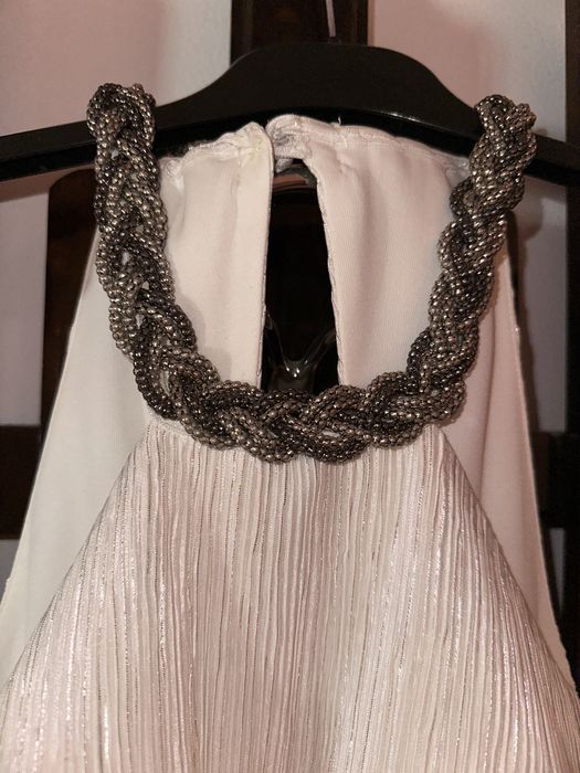 Дълга рокля с украшение