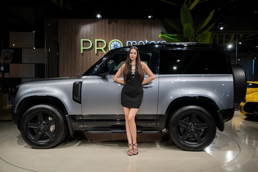 Land Rover Defender 2021 benzină, 45.500 € — imagine 2