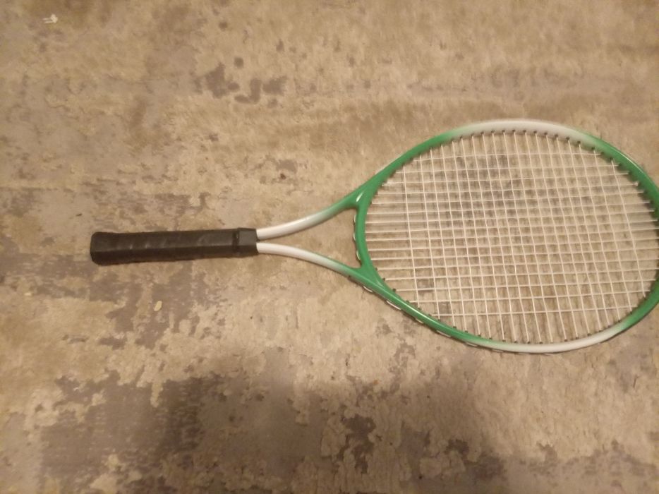 Rachetă de tennis