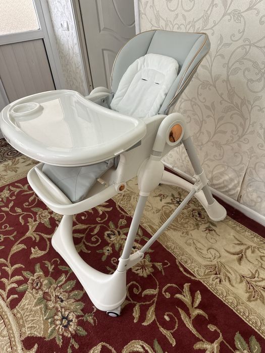 Bolalar ovqat stulchigi holati zor oq seriy aralaw rangda