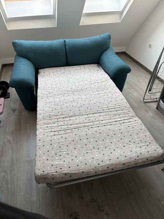 Двуместен разтегателен диван