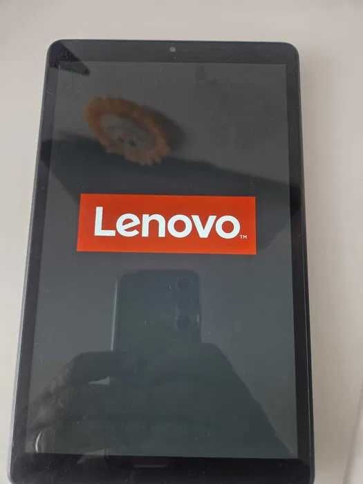 Vând Tabletă Lenovo Tab M8, Husă cu tastatură, Mouse Bluetooth