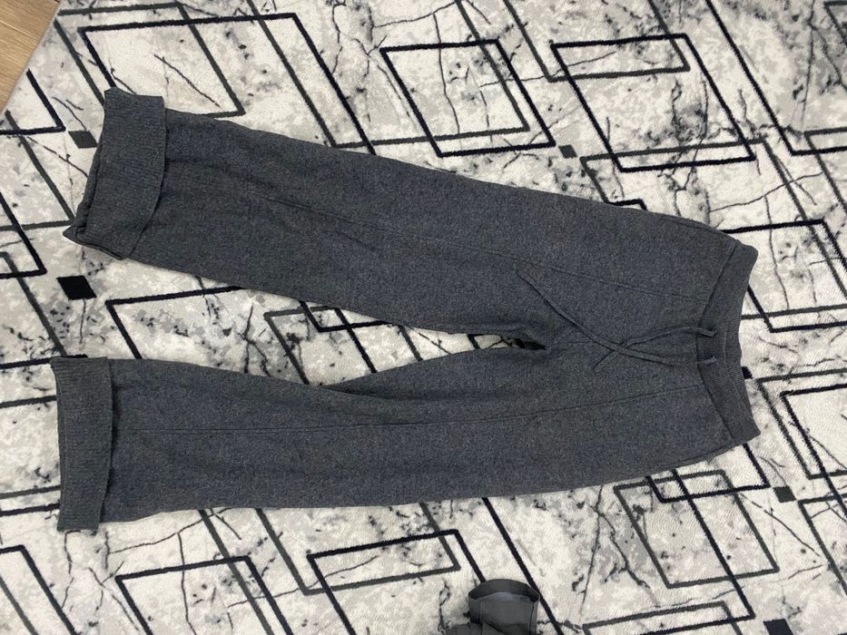 Сив мек панталон тип Jogger