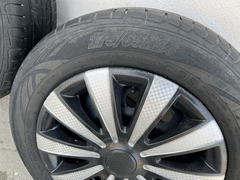 Продам летние резины комлект