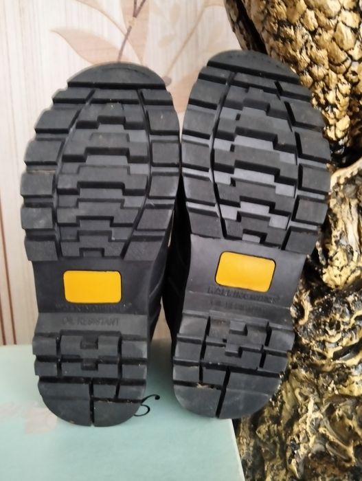 Продам зимние ботинки на мальчика.