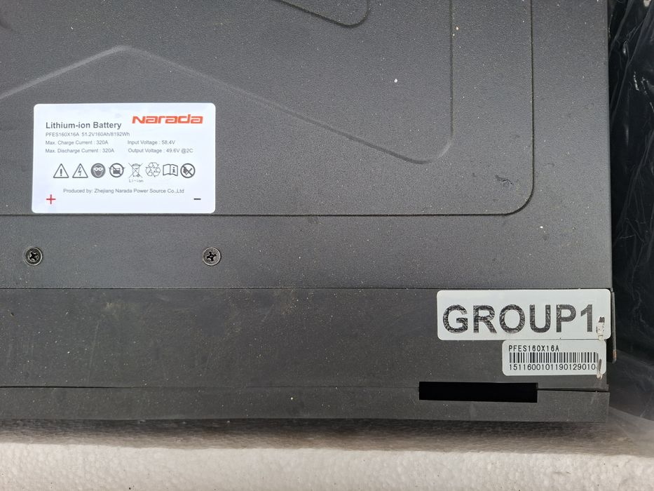 Соларни батерии за соларни централи  цената е и за двете батерии