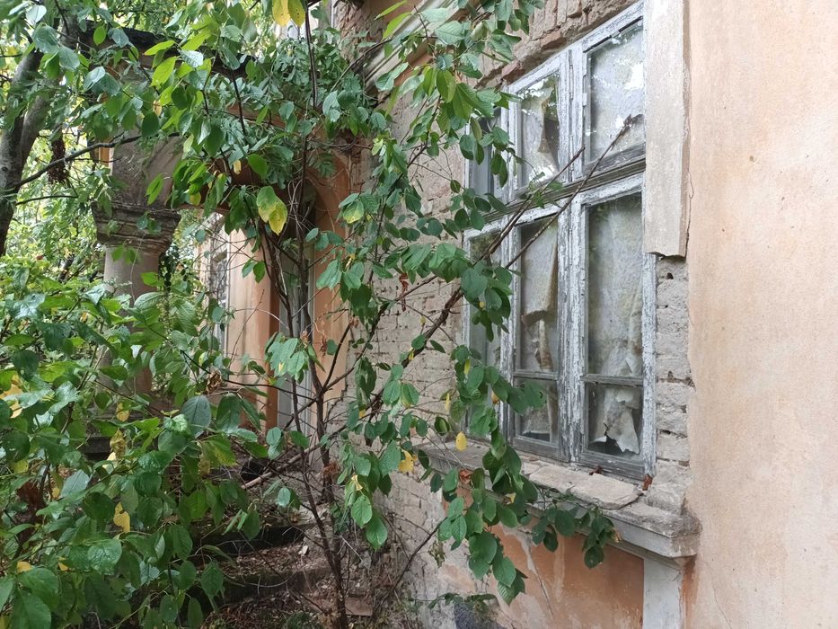 СПЕШНО Продавам къща с двор