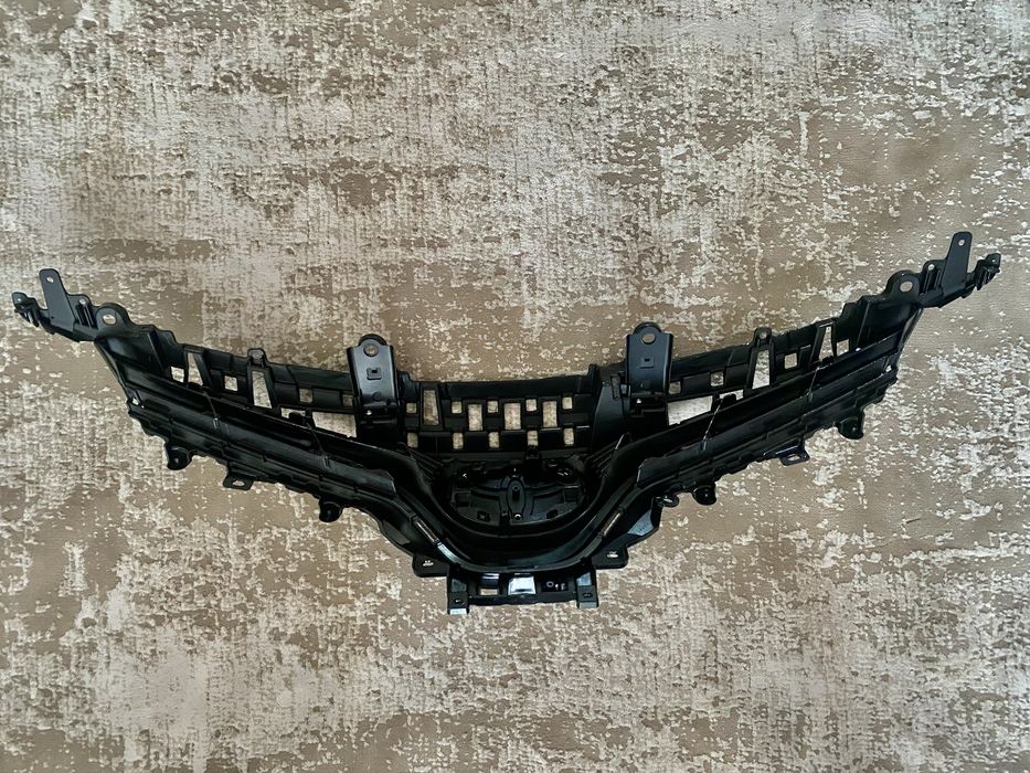 Решетка радиатора Тойота Камри 70