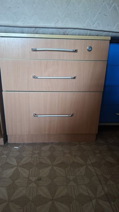 Тумбочки б/у разного размера