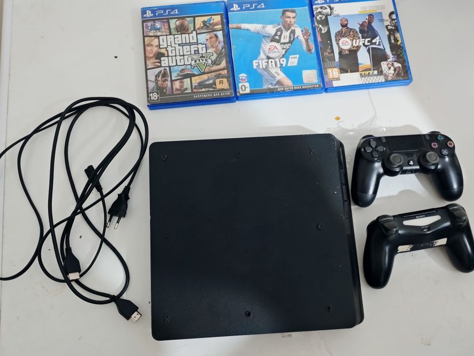 Продам PlayStation 4  в отличном комплекте 1TБ