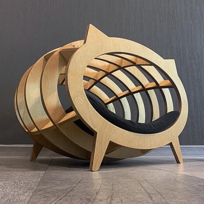 Домик для кошки деревянный.