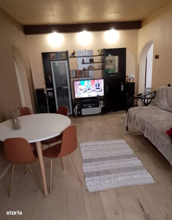 De Vanzare Apartament cu 2 camere zona Scolilor