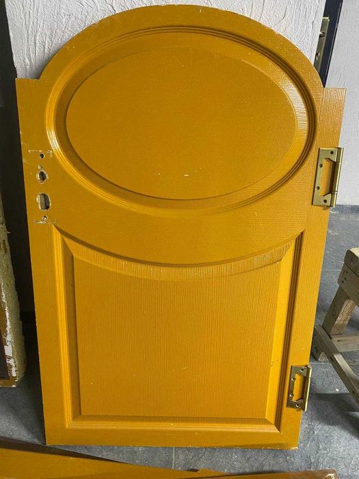 продаются двери б.у. b. u eshiklari sotiladi.