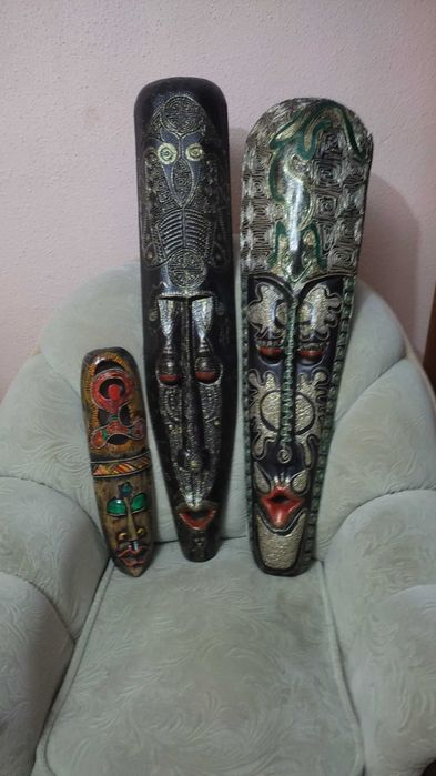 Vând set 4 măști decorative africane din lemn masiv sculptat manual  stil boho