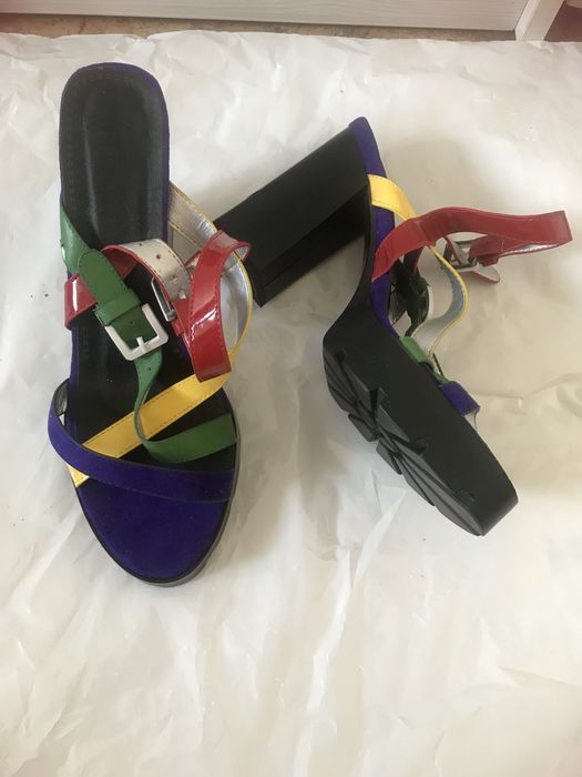 Вся обувь по 1500 тг