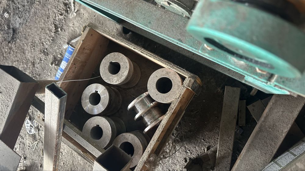 Arka qiladigan Stanok sotiladi.(профилгиб, трубагиб)