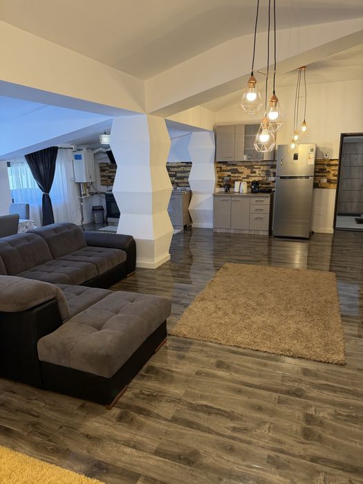 De vânzare Apartament cu 3 camere, terasă generoasă și 3 locuri de parcare – zona 1 Mai, Lidl