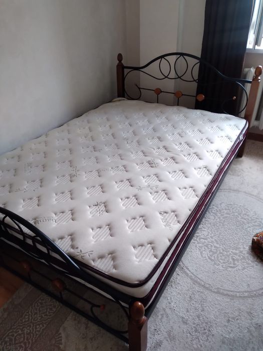 Продам кровать с матрасом