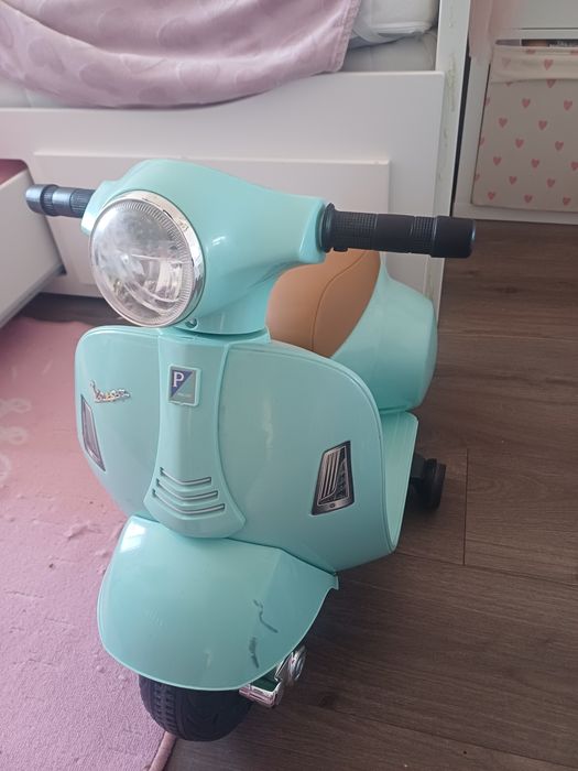 Scuter electric pentru copii Vespa