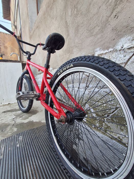 Продам BMX красный