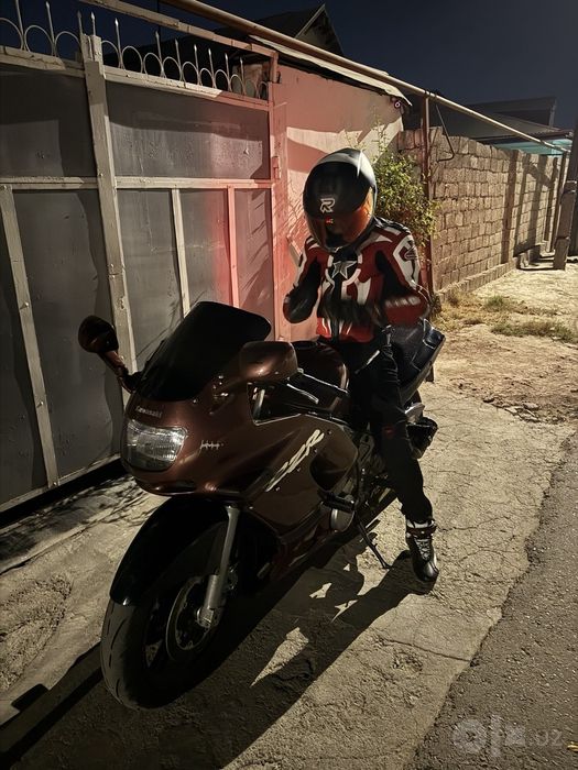 Продается мотоцикл Kawasaki zzr 600